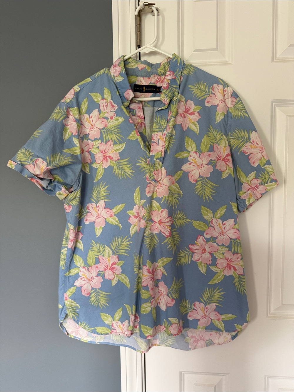 Light blue hawaiian Floral popover Short Sleeve Blouse with Pink Flowers